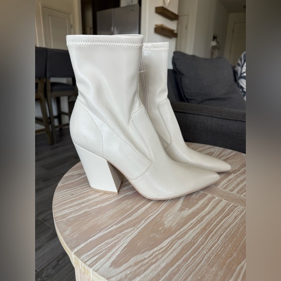 Dolce Vita|Boho Ivory Pointy tall Ankle Boots,Nello fashion boot•••NWT,Size 11 - Picture 1 of 10